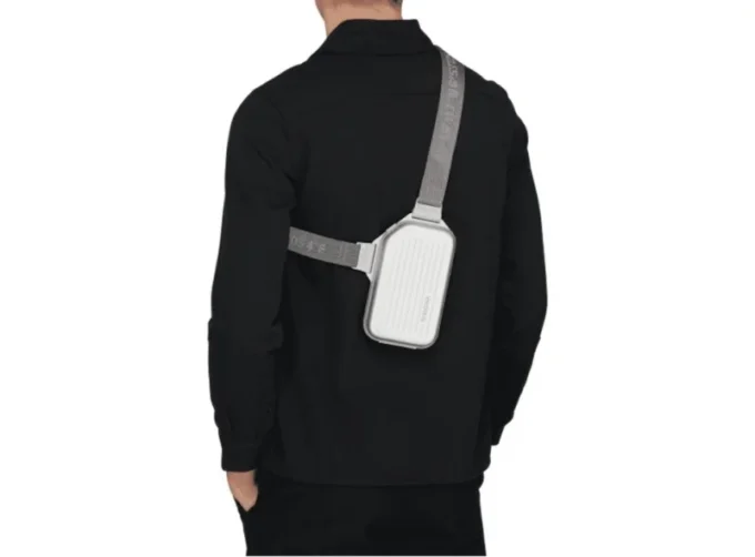 Aluminiowa torebka na ramię typu sling clutch