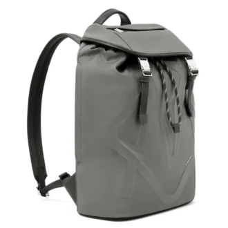 Plecak Signature Flap z nylonu ECONYL®