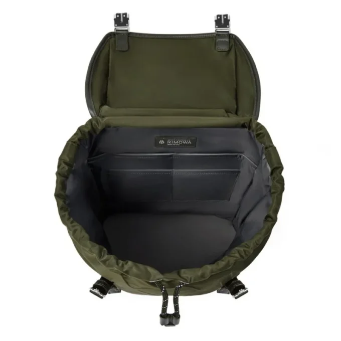 Plecak Signature Flap z nylonu ECONYL®