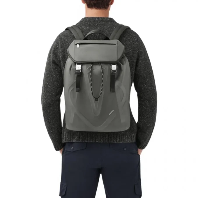 Plecak Signature Flap z nylonu ECONYL®