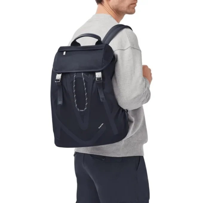 Plecak Signature Flap z nylonu ECONYL®