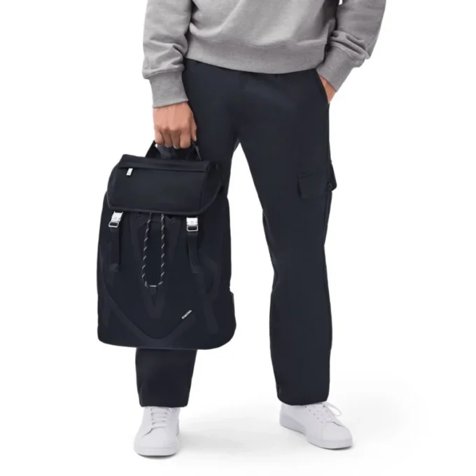 Plecak Signature Flap z nylonu ECONYL®