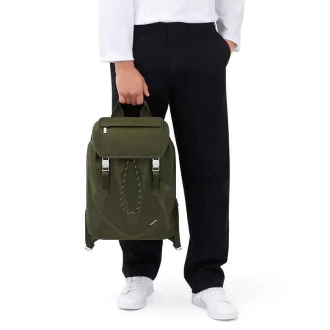 Plecak Signature Flap z nylonu ECONYL®